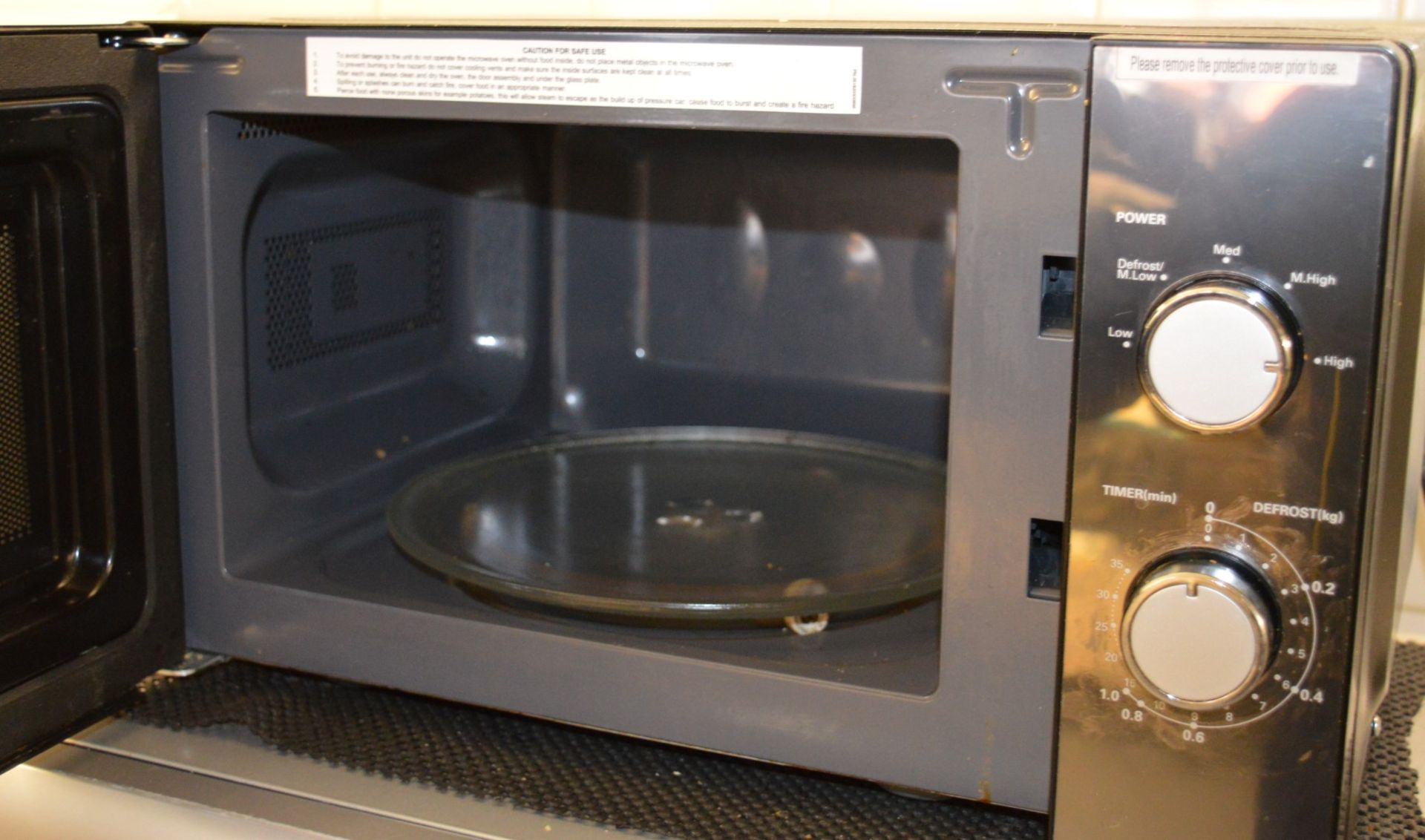 1 x Russell Hobs Microwave Oven - CL078 - Location: Poulton Le Fylde, Lancashire, FY6 - Image 2 of 2