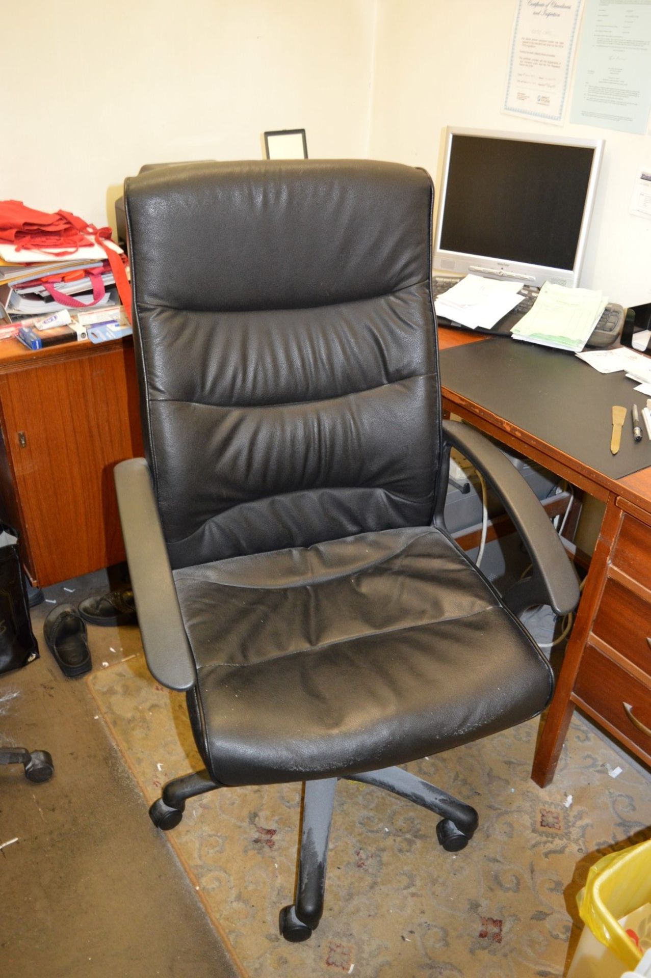 1 x Collection of Office Furniture - Includes Two Desks, Table, Two Office Chairs and Oil Filled - Image 5 of 11