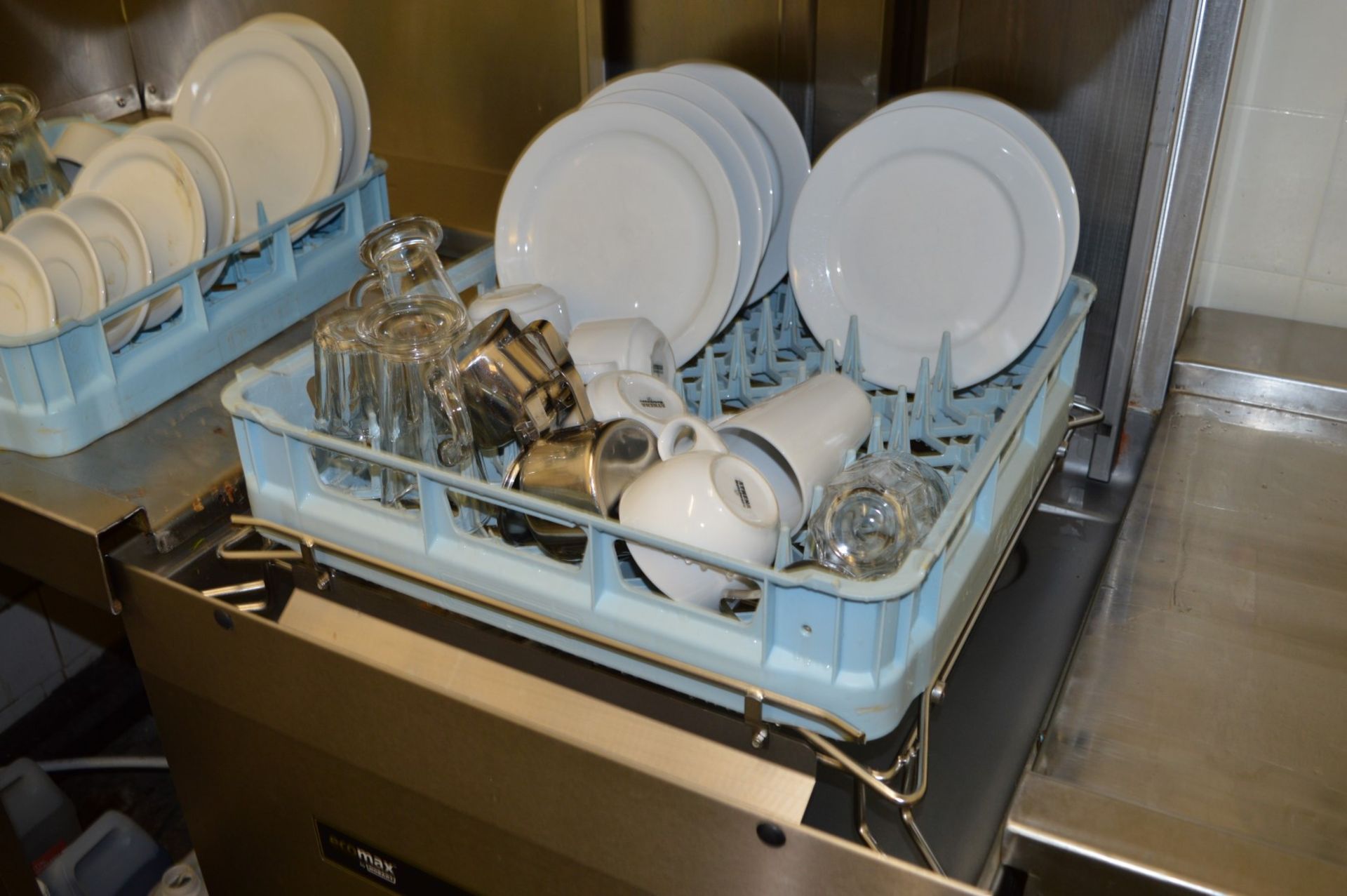 1 x Hobart Ecomax Pass Through Hood Dishwasher - Model H602S-12A - ONLY 5 MONTHS OLD - Powerful - Image 9 of 11