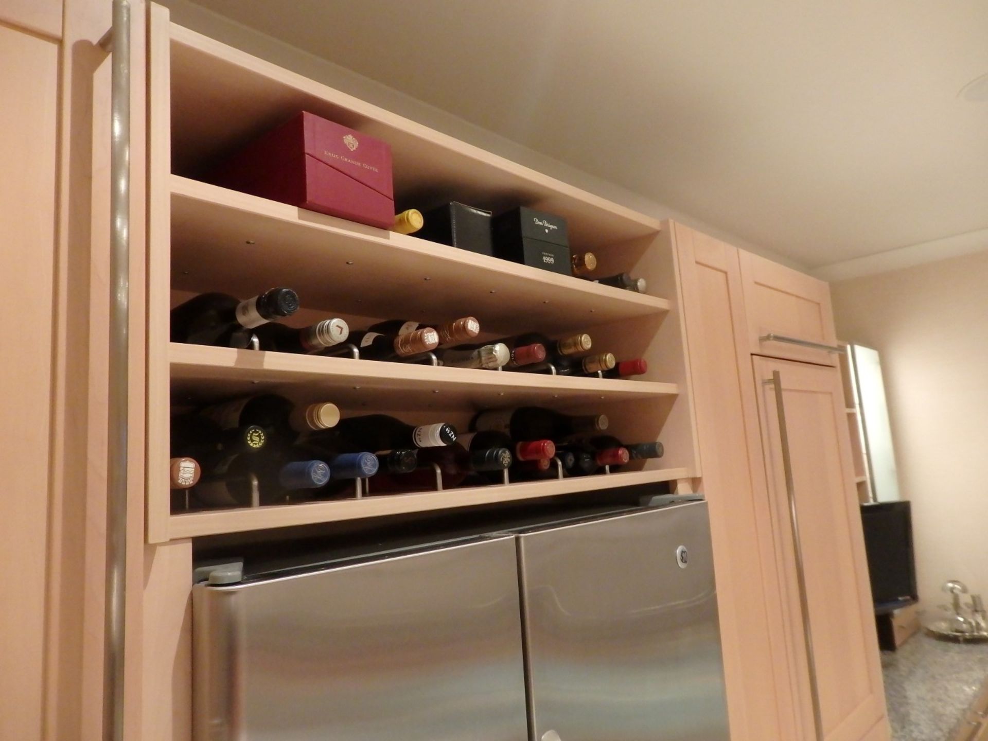 1 x Siematic Fitted Kitchen With Beech Shaker Style Doors, Granite Worktops, Central Island and - Image 94 of 151