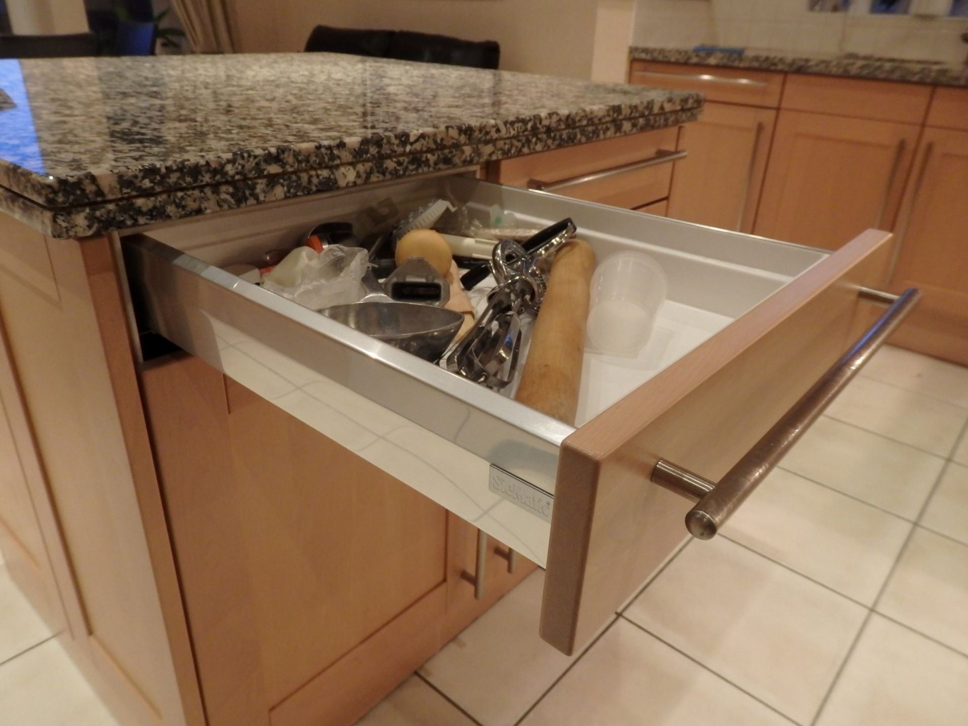 1 x Siematic Fitted Kitchen With Beech Shaker Style Doors, Granite Worktops, Central Island and - Image 72 of 151