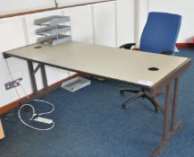1 x Computer Workstation Desk With Swivel Office Chair - Ref L109 2F - CL110 - Location: Liverpool