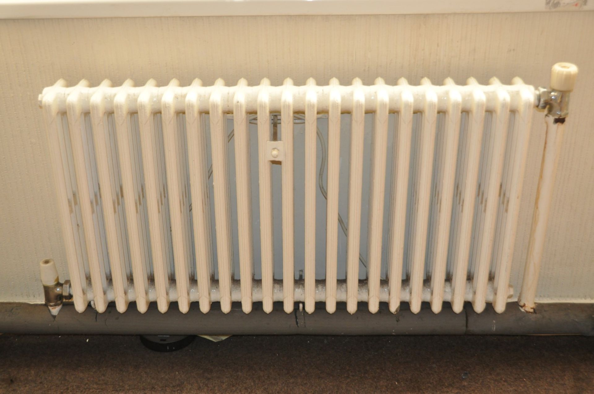 1 x Vintage Cast Iron 21 Section Radiator - H56 x W115 cms - Ref L62 1F - CL110 - Location: