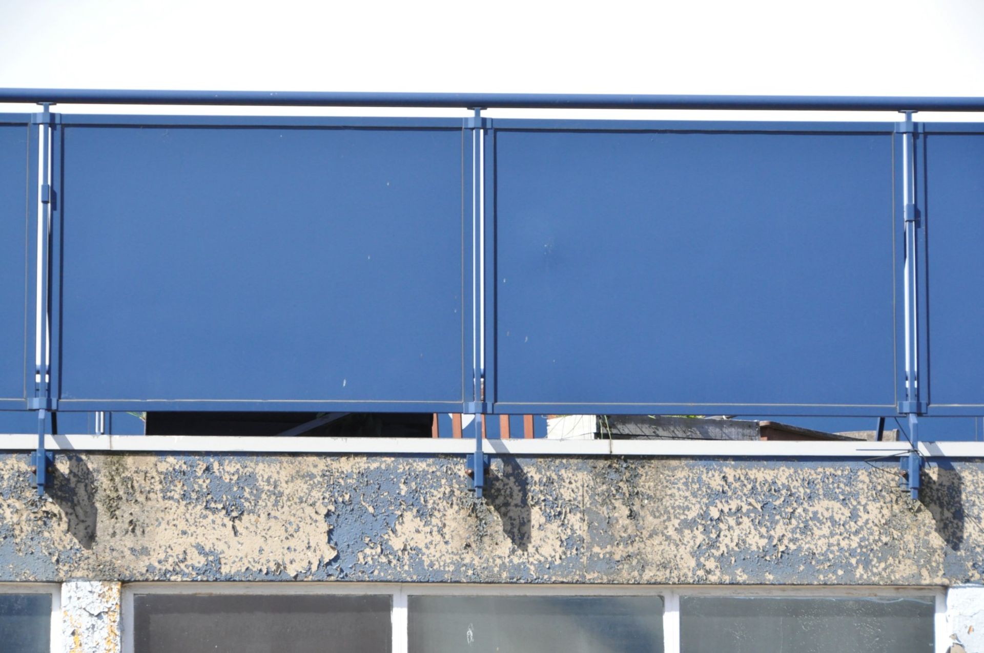 1 x Large Collection of Rooftop Safety Barrier Railings - Blue Steel Railings With Supports and - Image 9 of 10