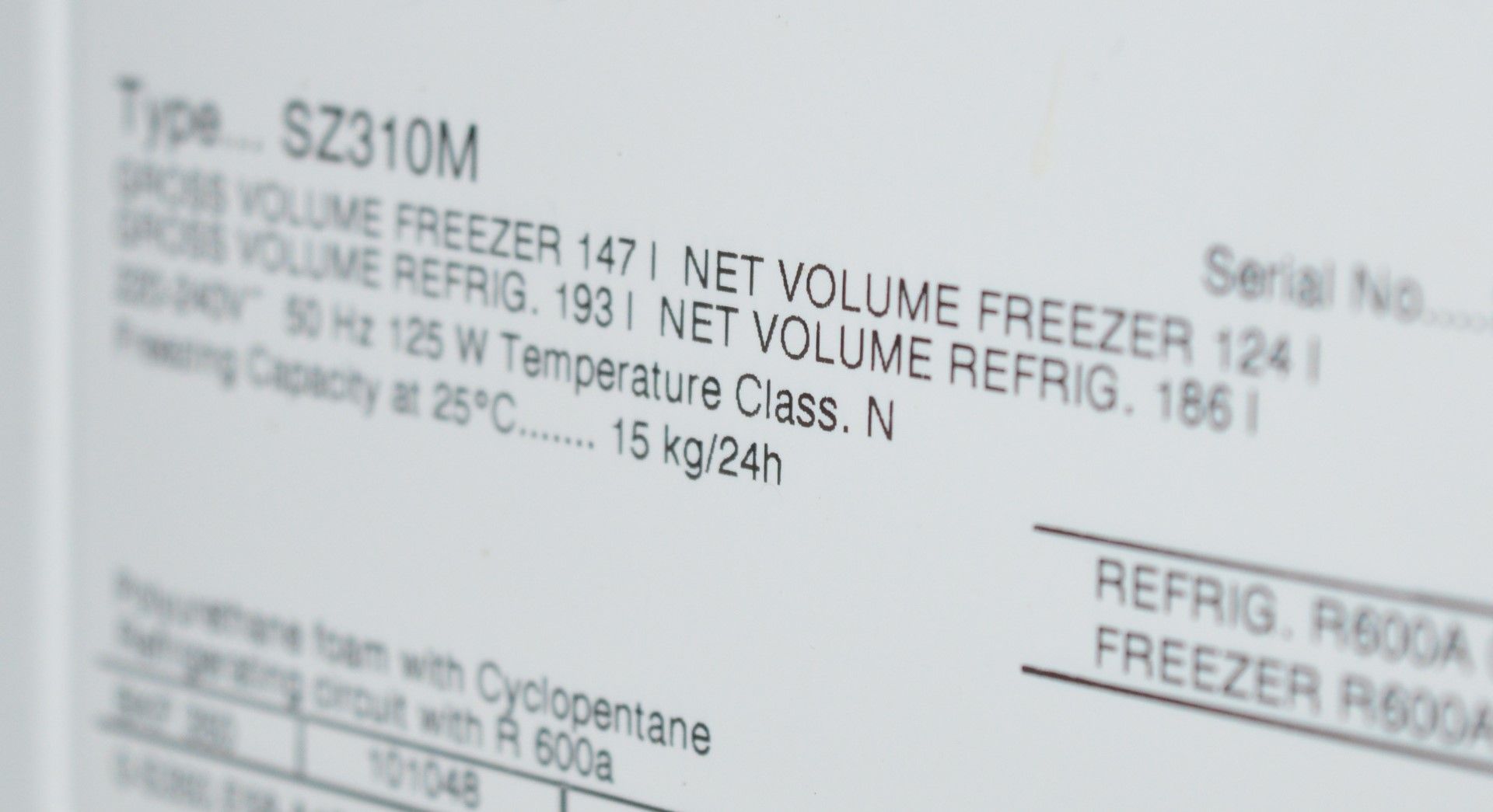 1 x Vestfrost SZ310M Fridge Freezer - Domestic Style For Commercial Use - Fan Assisted Cooling - Ref - Image 4 of 4