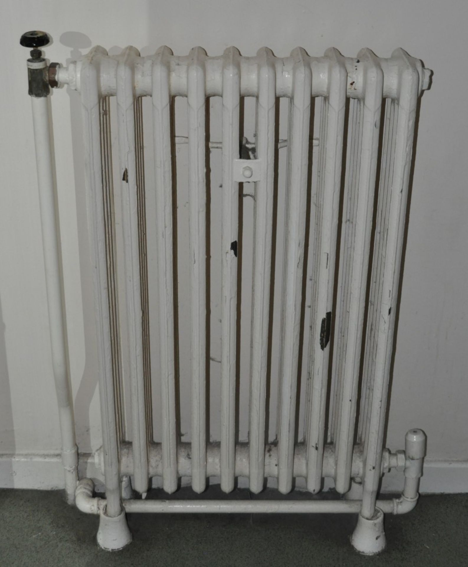 1 x Vintage Cast Iron 10 Section Radiator - H100 x W60 cms - Ref L81 1F - CL110 - Location: