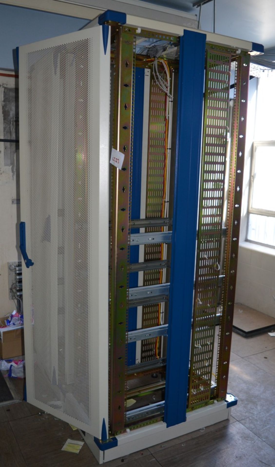 1 x Cooper B Line Access Server Cabinet Enclosure - Appears Complete In Very Good Condition - H210 x - Image 2 of 10