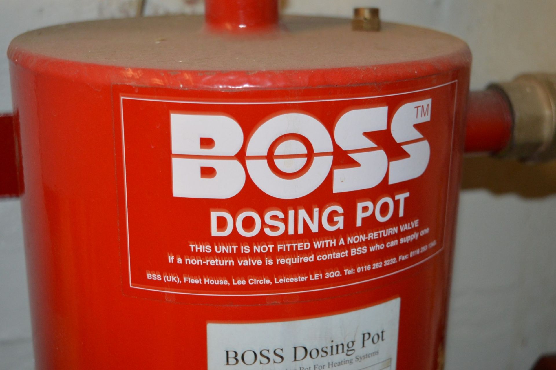 1 x Boss Chemical Dosing Pot For Heating Systems - 3.5 Litre - Designed For The Purpose of Feeding - Image 3 of 4