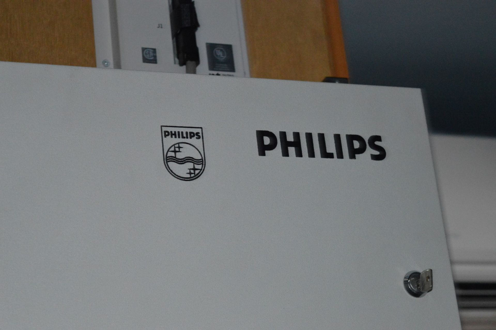 1 x Philips Sophos-s 2PR Ports to Succession Cabinet With Nortal QUA6A Power Fail Transfer Unit - - Image 3 of 8