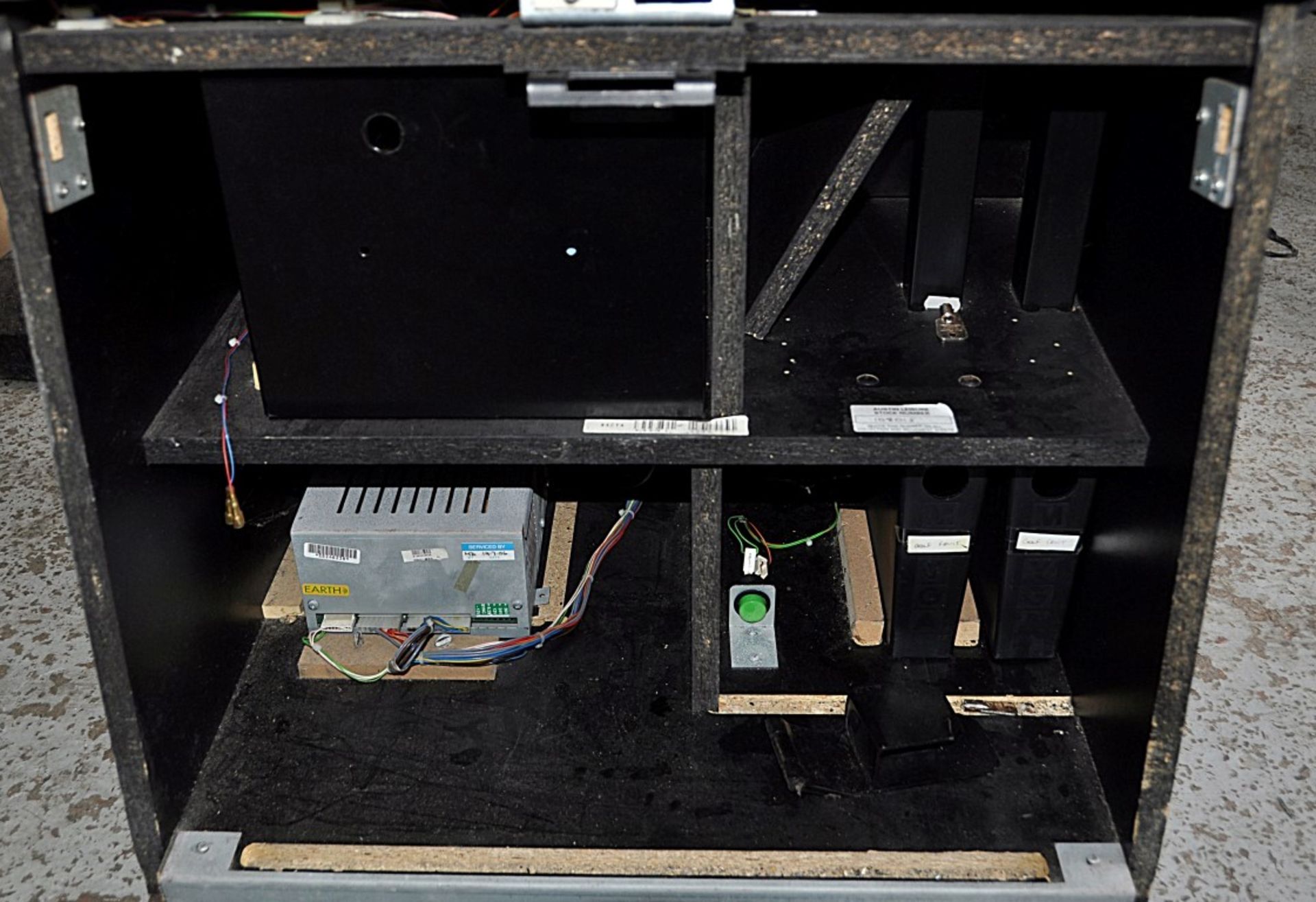 1 x "THE ITALIAN JOB" Arcade Fruit Machine - RARE - Officially Licensed Product - Manufacturer: - Image 8 of 8