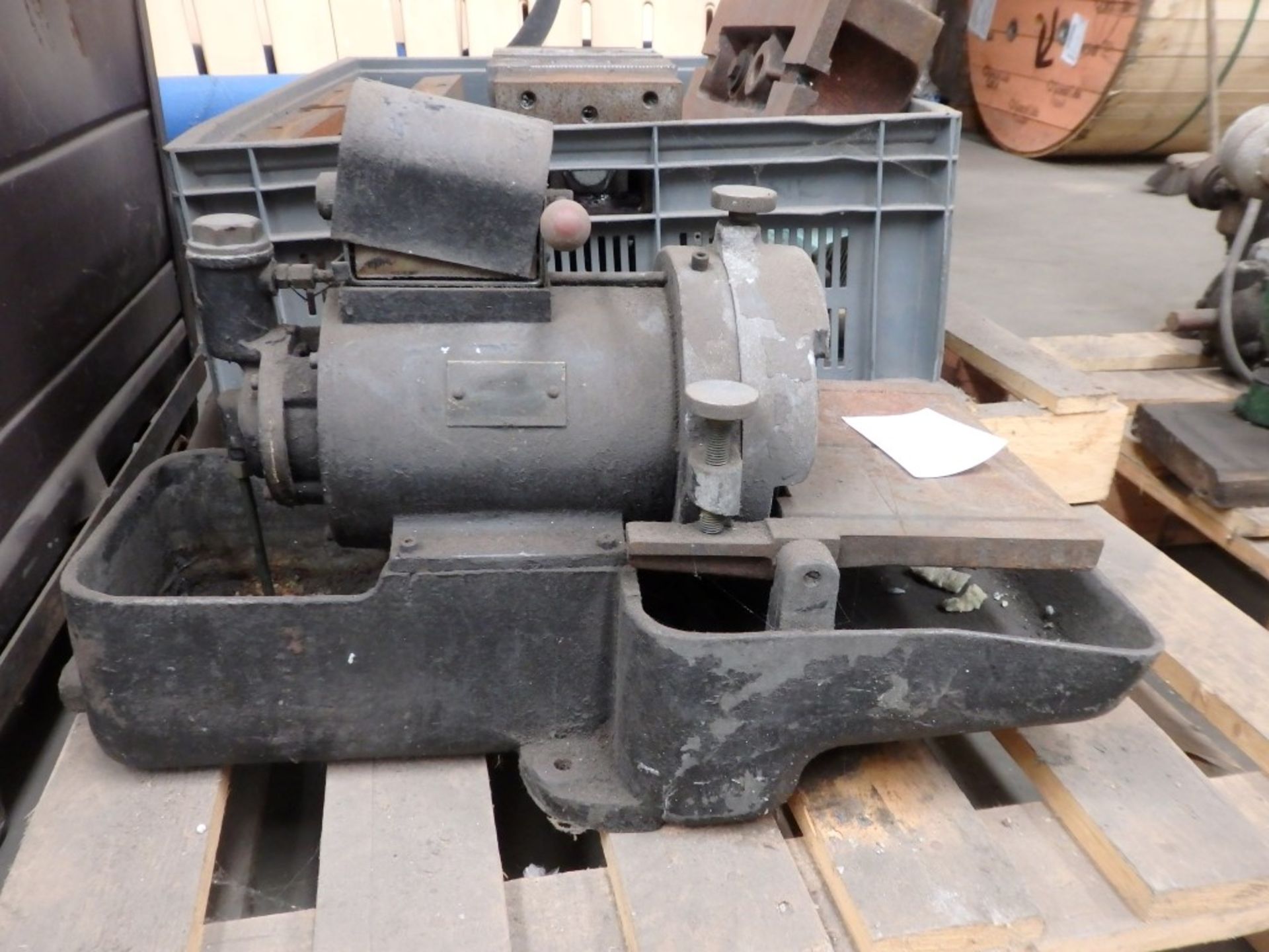 1 x Grinder - Ref WPM121 - CL057 - Location: Welwyn, Hertfordshire, AL7Viewings are available for