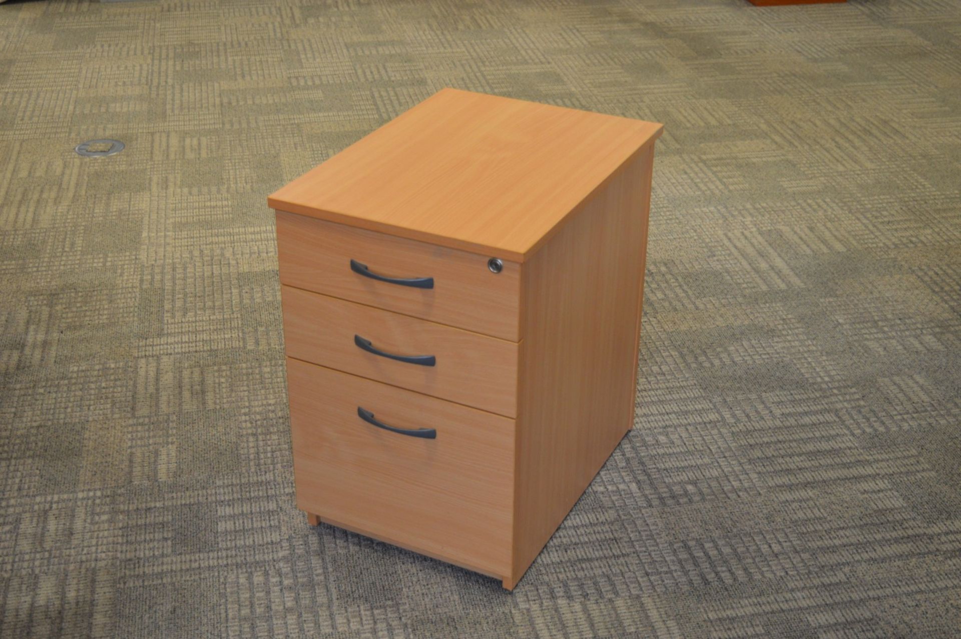 1 x Three Drawer Mobile Pedestal Drawers - With Key - Modern Beech Finish - Two Storage Drawers - Image 4 of 7