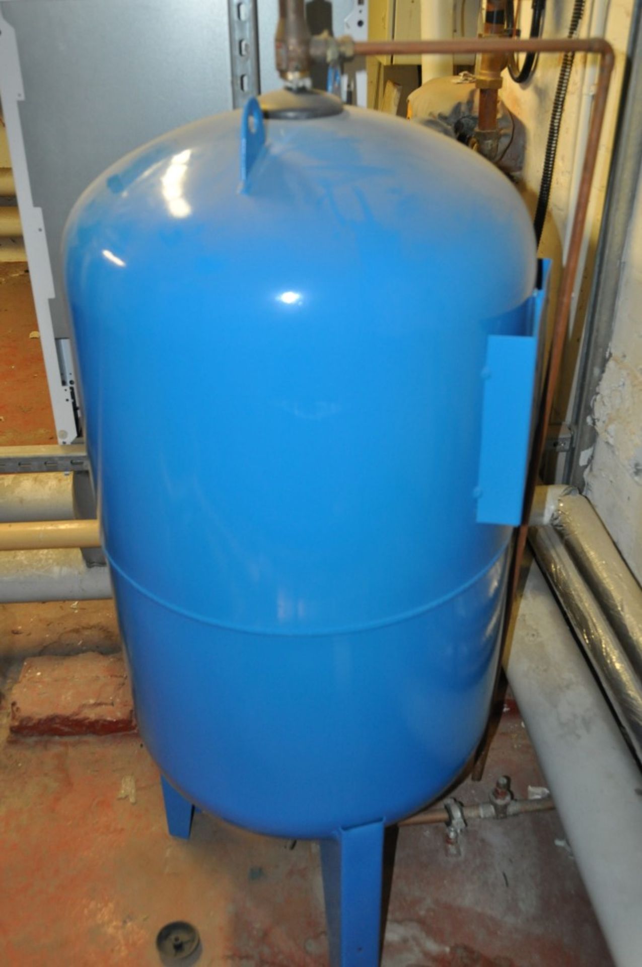 1 x Pressure Tank - Height 41cms Height - 50cms Diameter - Buyer to Dismantle and Remove - Ref L41 -