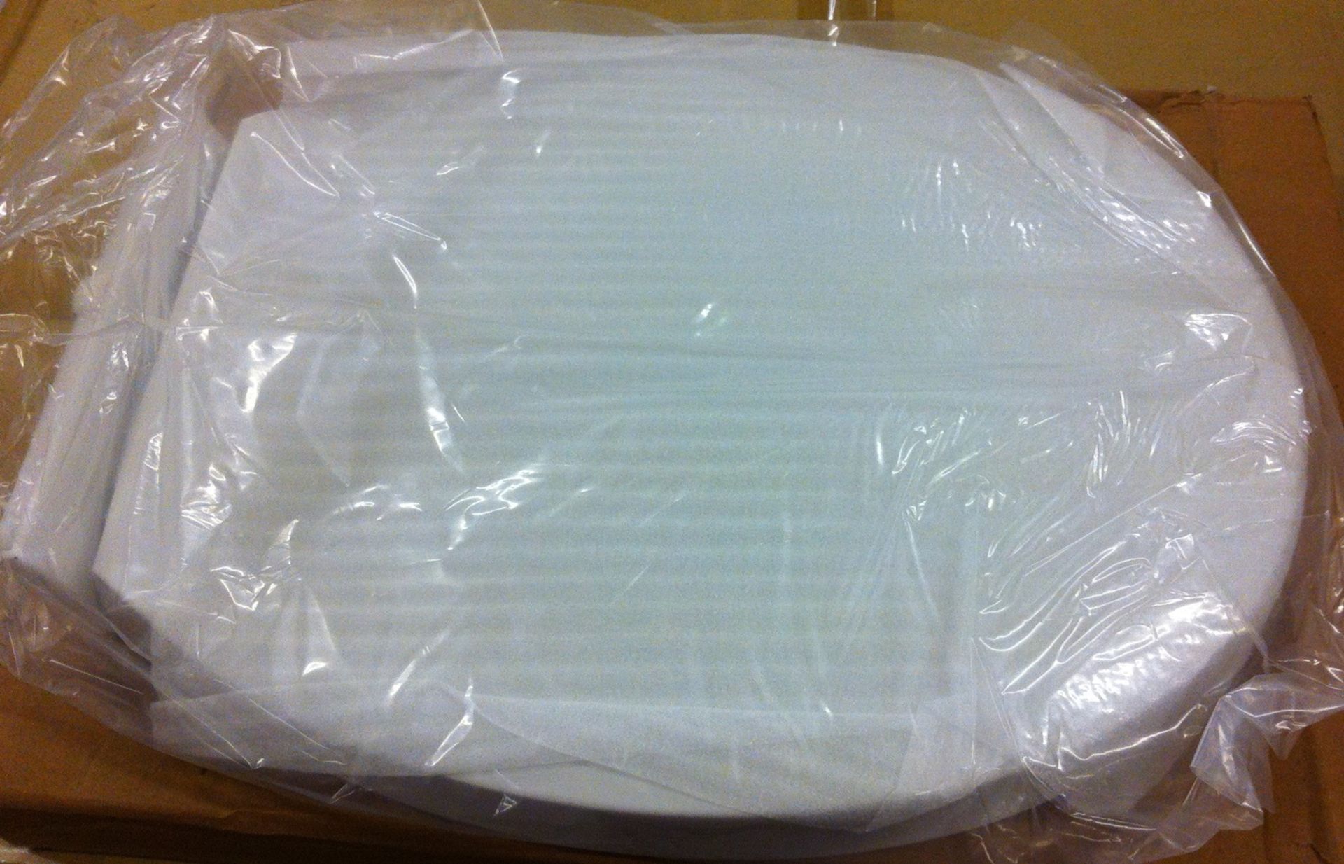 10 x Deluxe Soft Close White Toilet Seats - Brand New Boxed Stock - CL034 - Ideal For Resale - Vogue - Image 3 of 6