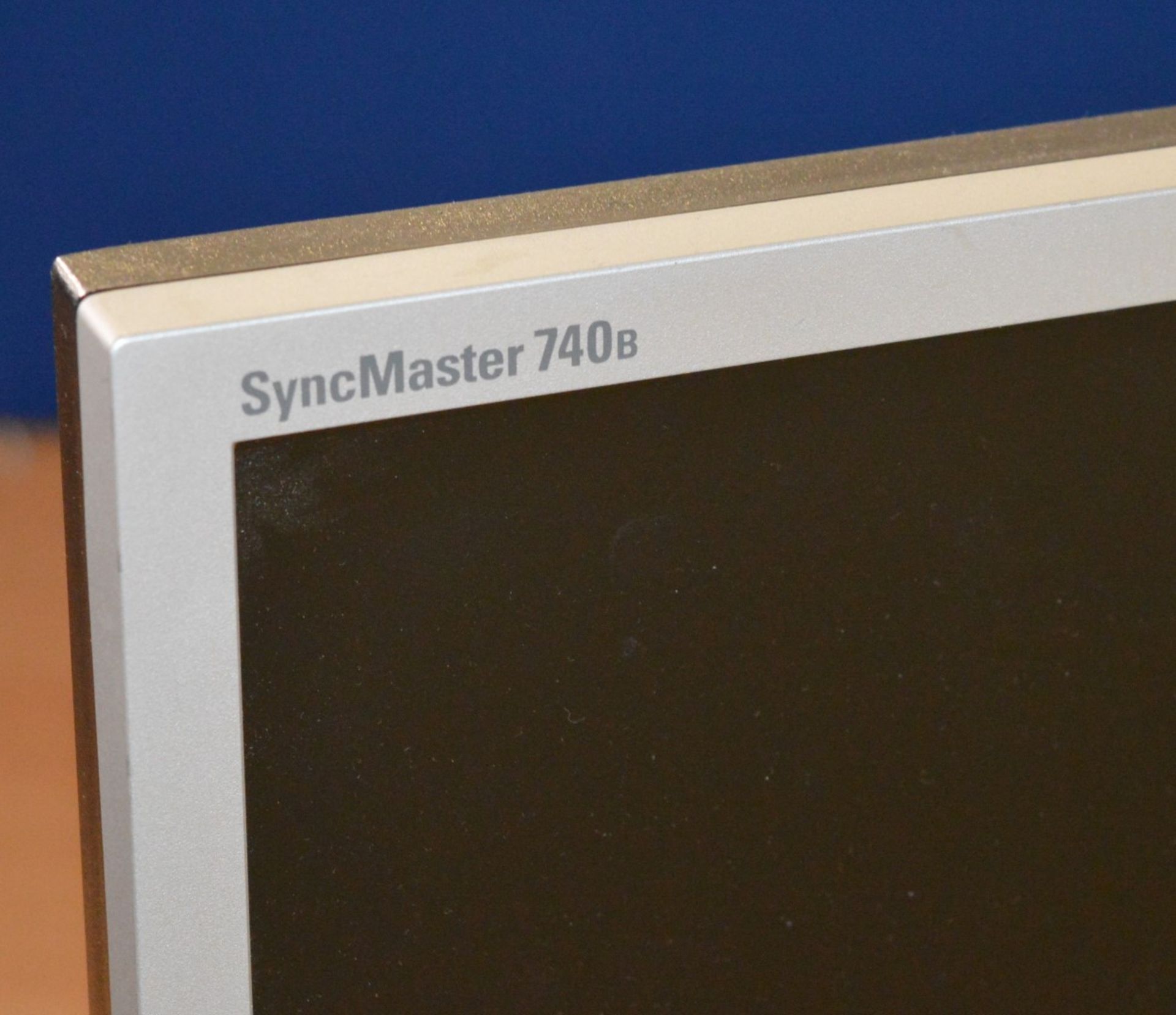 1 x Samsung Syncmaster 740B Flatscreen LCD Monitor - 17 Inch Screen Size - 1280 x 1024 Native - Image 2 of 6
