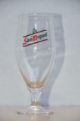 24 x San Miguel Pint Glasses – 450ml / 16oz – Stemmed, Branded Beer Glasses – NEW & Boxed – LON5 –
