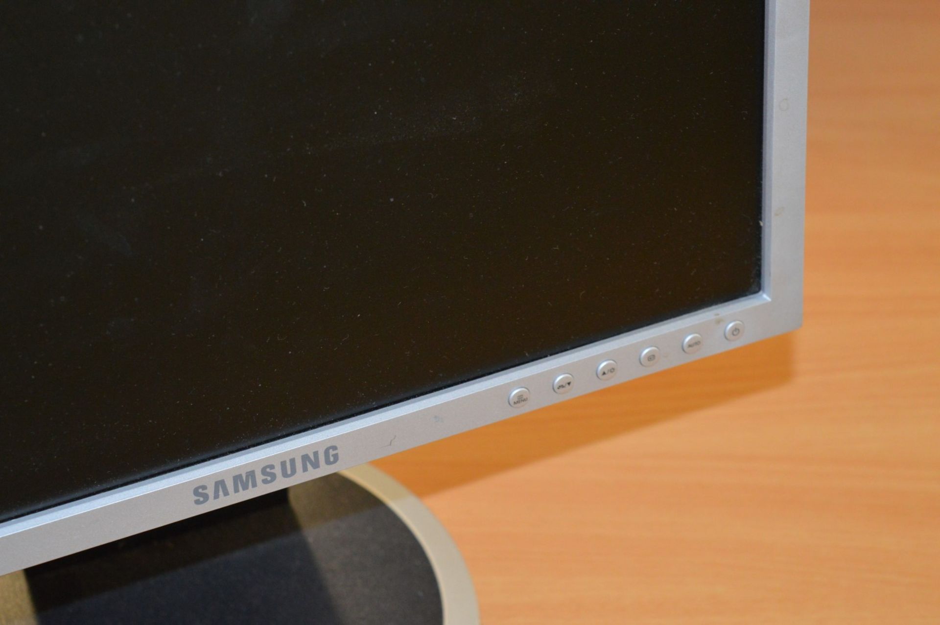 1 x Samsung Syncmaster 740B Flatscreen LCD Monitor - 17 Inch Screen Size - 1280 x 1024 Native - Image 3 of 6
