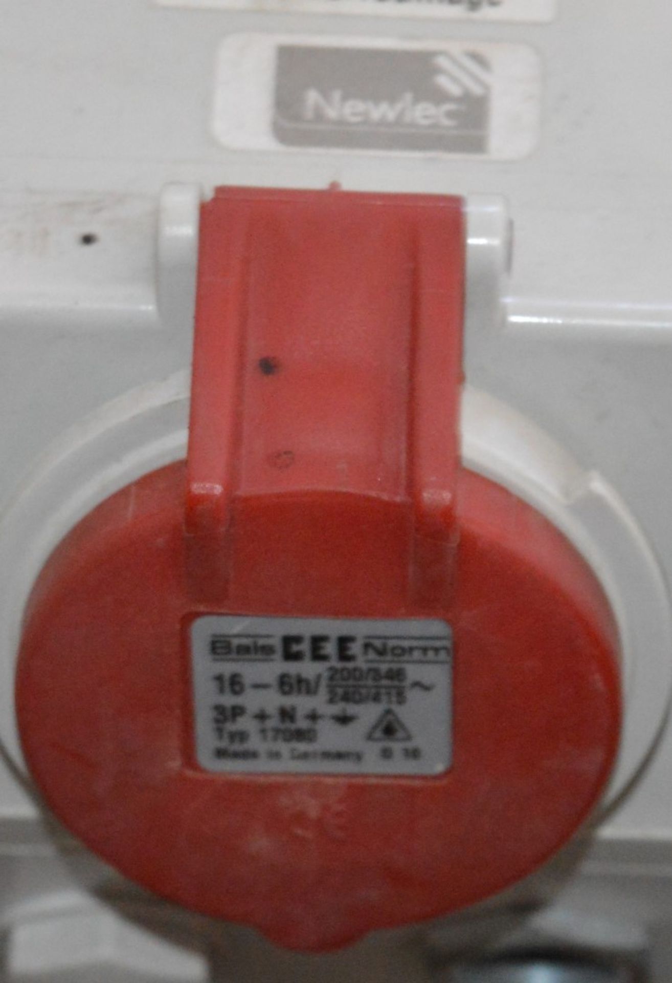 2 x Newlec Industrial Switched Interlock RCD Sockets - 40A/25A - 400V - Ref CW - CL110 - Location: - Image 3 of 7