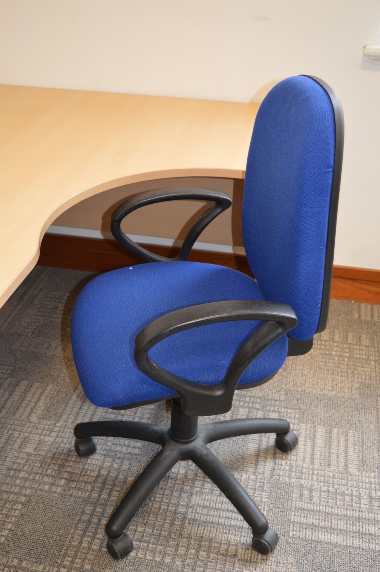 1 x Office Desk With Chair - Beech Right Hand Office Desk With Ergonomic Office Chair - H72 x W160 x - Image 3 of 4