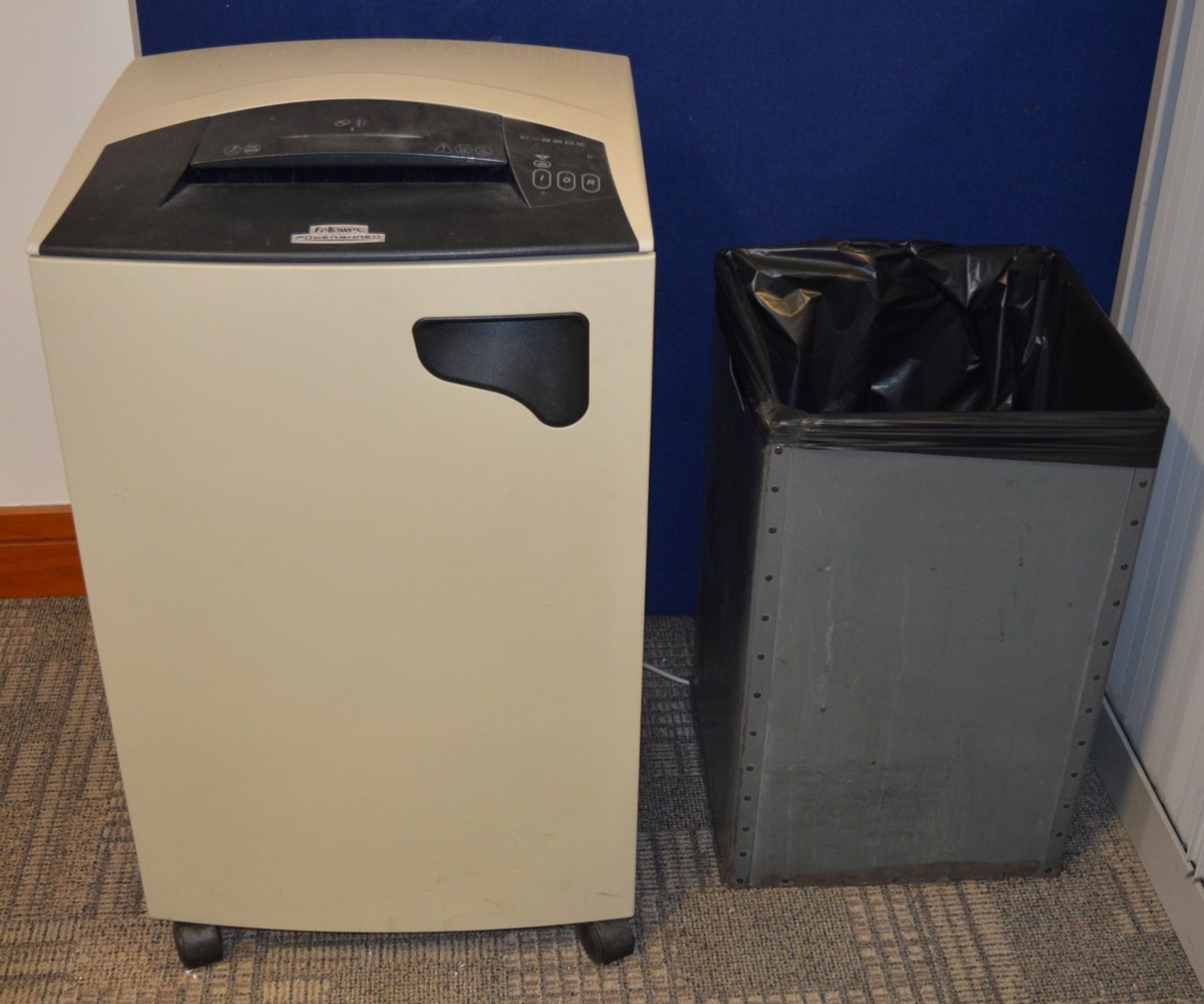 1 x Fellowes High Performace Paper Shredder - Model C320C - Heavy Duty Shredder Suitable For Large