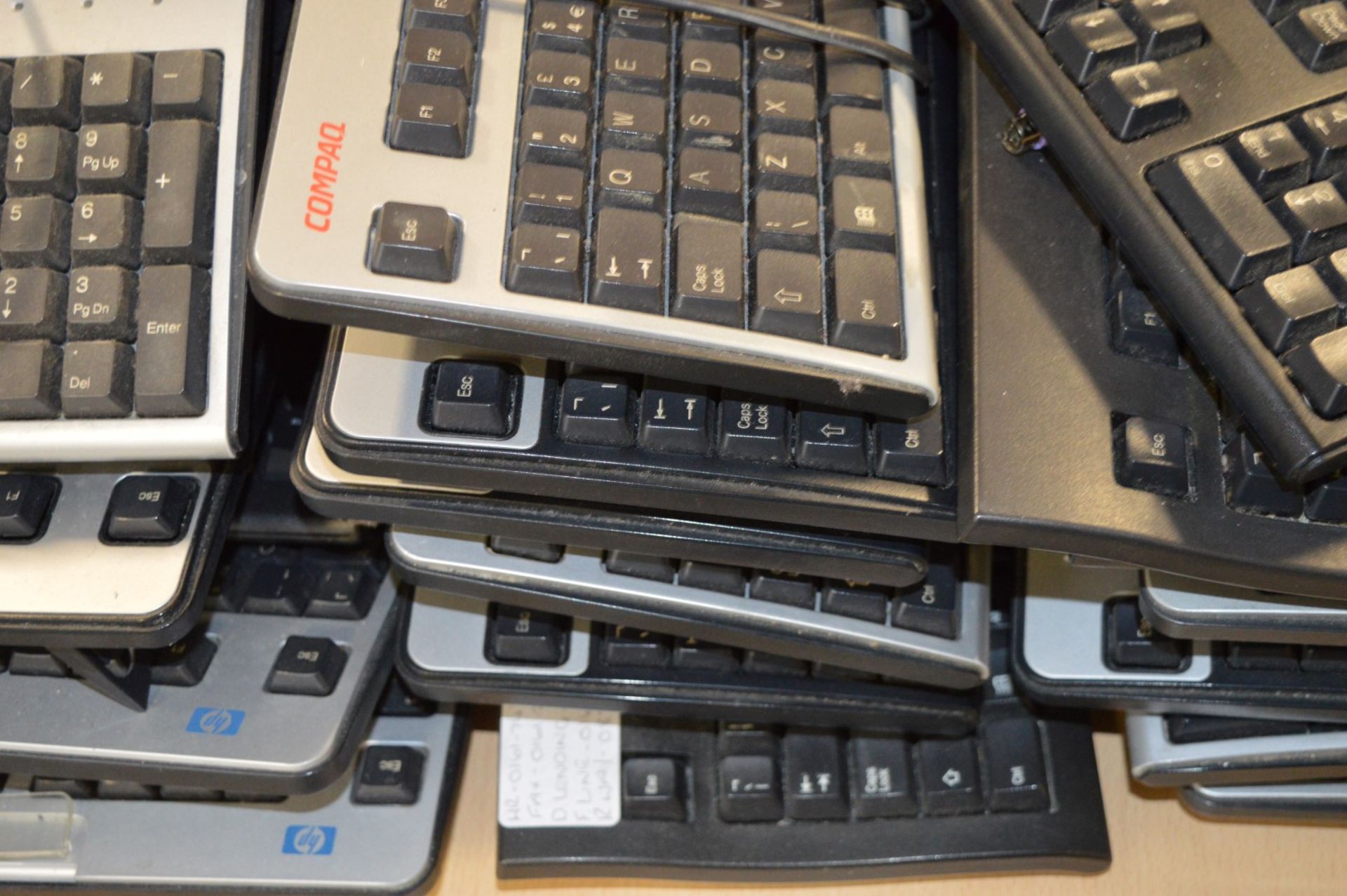 30 x Desktop Computer Keyboards - Generic, HP, Compaq -  From Working Office Environment - Ref SB085 - Image 4 of 4