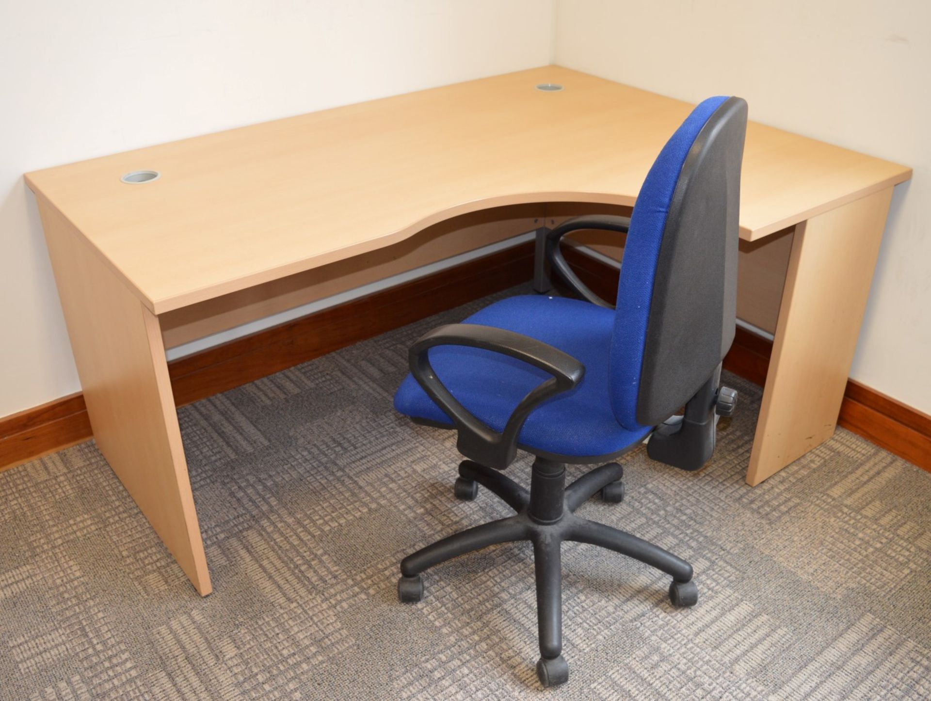 1 x Office Desk With Chair - Beech Right Hand Office Desk With Ergonomic Office Chair - H72 x W160 x