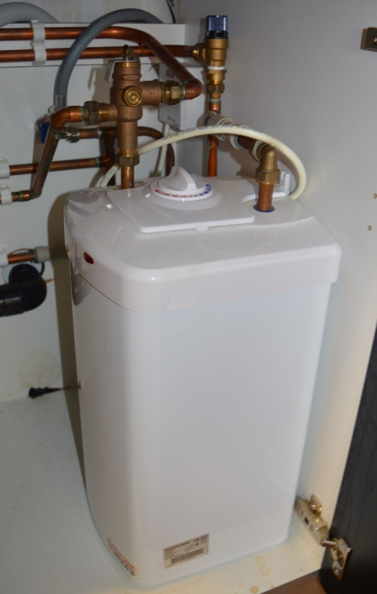 1 x Heatrea Sadia Hotflo 10 Litre 2.2kW Water Heater - SB016 - CL106 - Location: Manchester M1 - RRP - Image 4 of 5