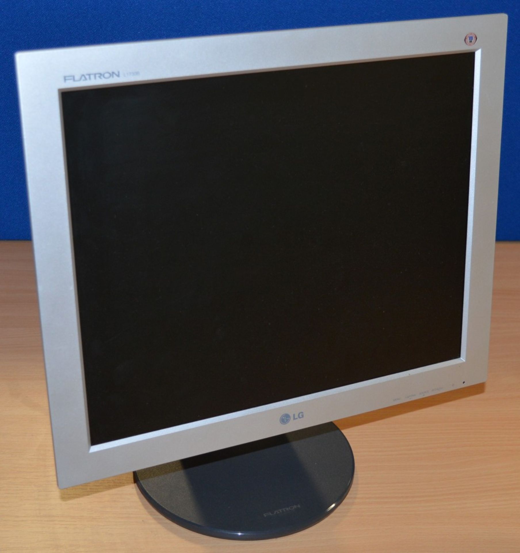 4 x LG Flatron L1730B Flatscreen TFT  Monitors - 17 Inch Screen Size - 1280 x 1024 Native Resolution - Image 2 of 5