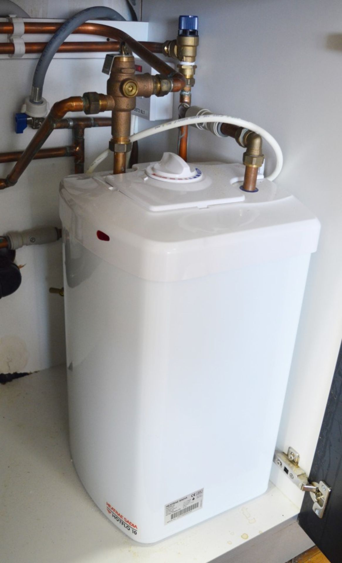 1 x Heatrea Sadia Hotflo 10 Litre 2.2kW Water Heater - SB016 - CL106 - Location: Manchester M1 - RRP