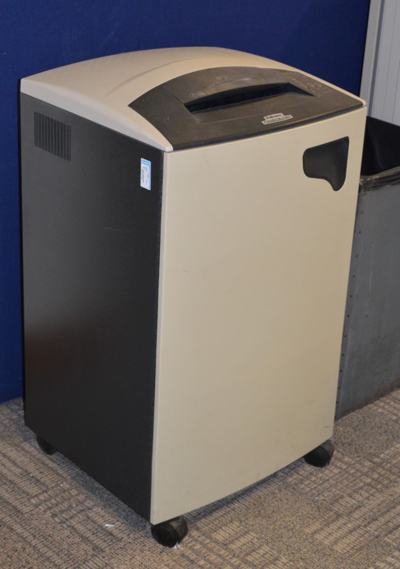 1 x Fellowes High Performace Paper Shredder - Model C320C - Heavy Duty Shredder Suitable For Large - Image 3 of 4