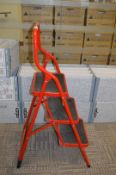 1 x Set of Step Ladders - 3 Tread - Ideal For Using Around The Home or Office - H101 cms - Ref SB173