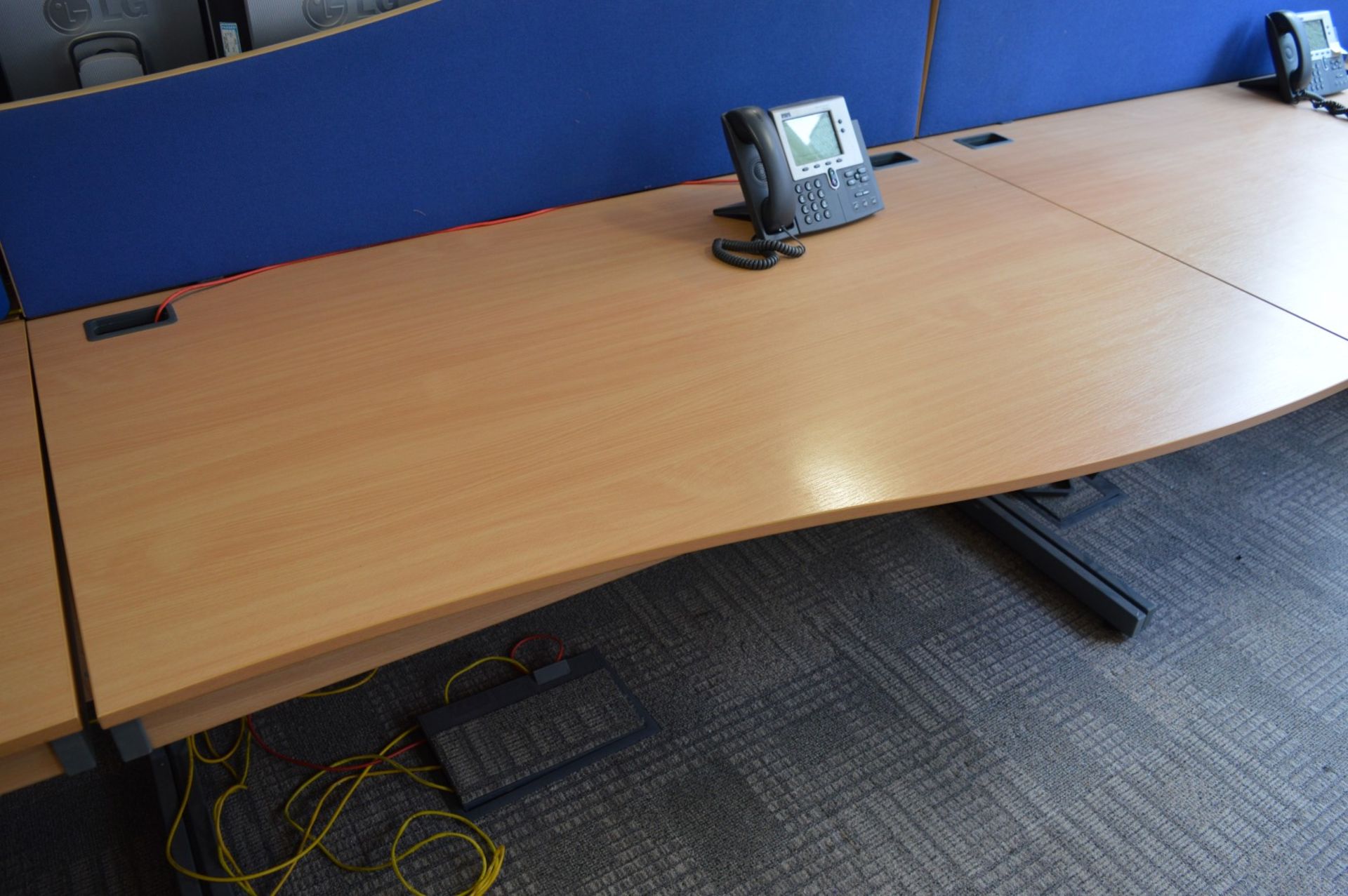 6 x Imperial Office Desks With Partition Dividers - Includes 3 Left Hand & 3 Right Hand Desks - - Image 5 of 8