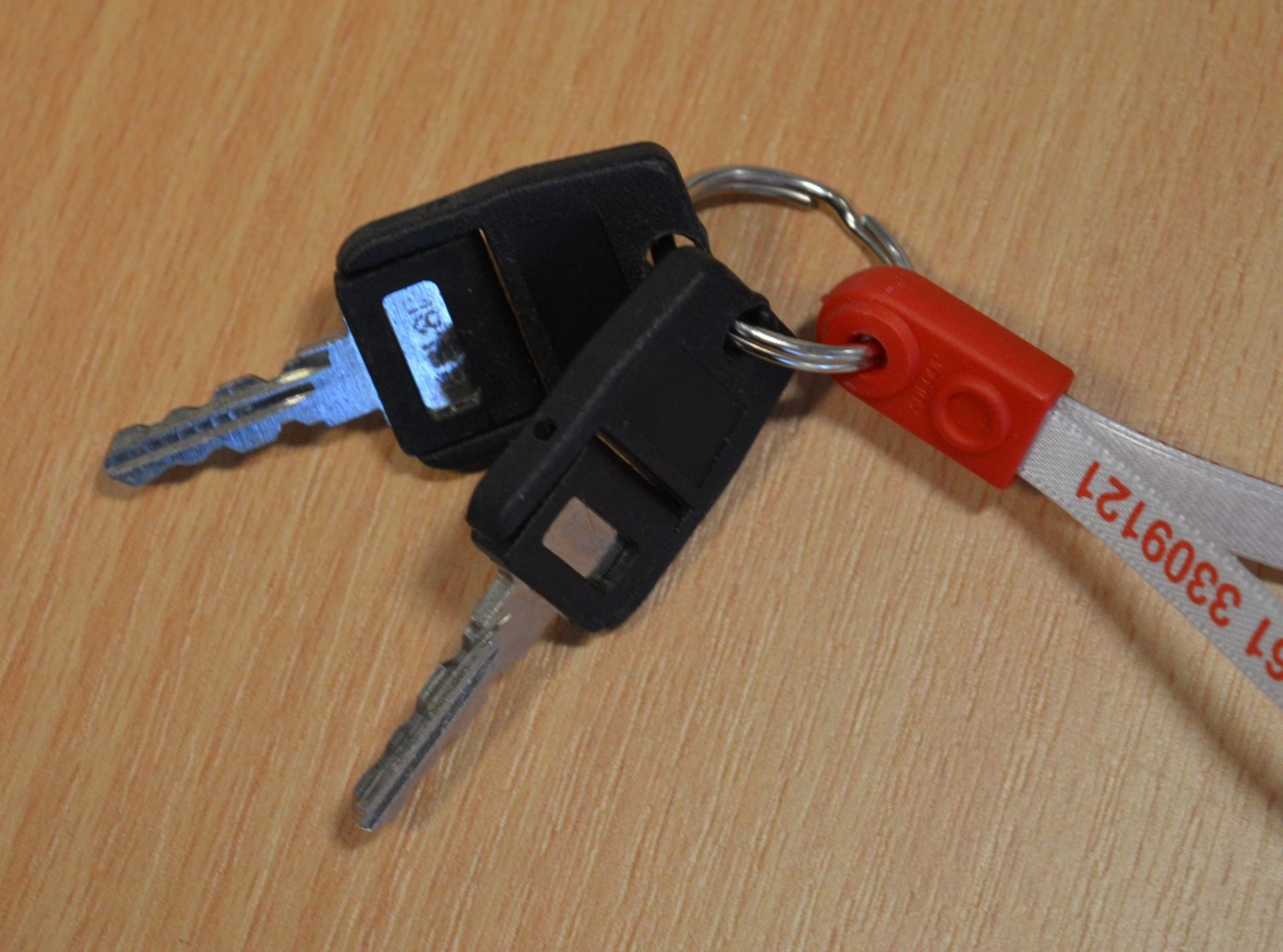1 x Three Drawer Mobile Pedestal Drawers - With Key - Modern Beech Finish - Two Storage Drawers - Image 4 of 6