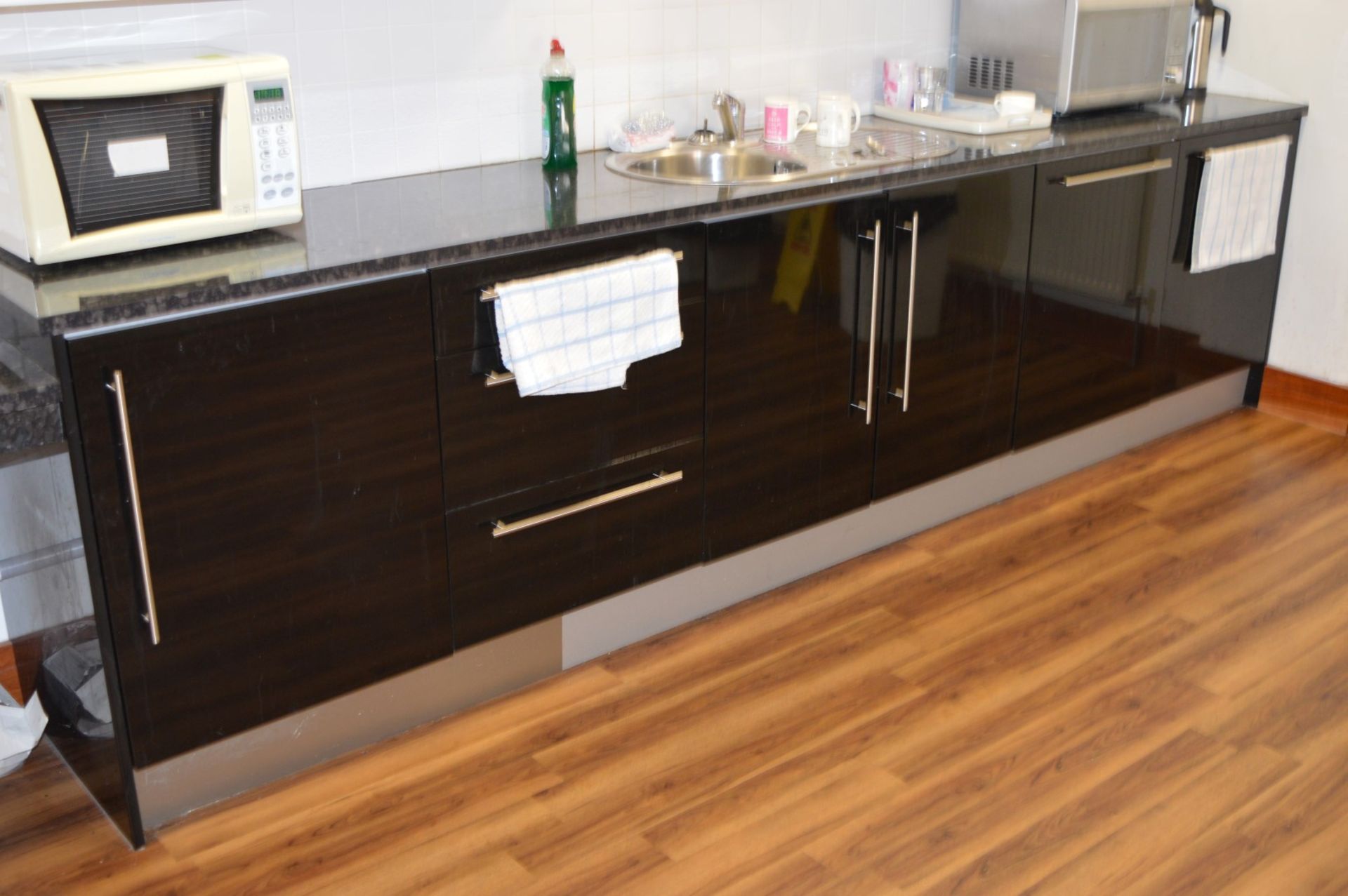 1 x Contemporary Fitted Kitchen in Gloss White and Space Black - Features Integrated Fridge and - Image 12 of 28