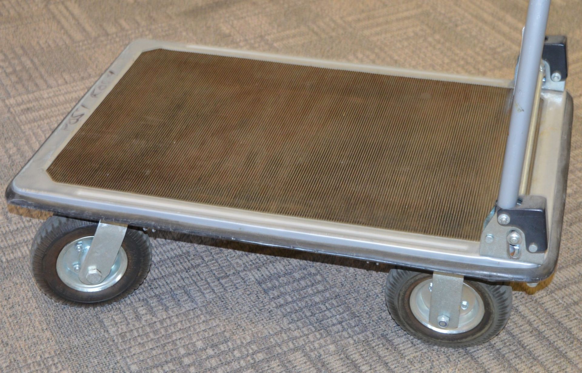 1 x Folding Flatbed Trolley - Large 60x90 cm Flat Bed With Folding Handle and Heavy Duty 8 Inch - Image 3 of 3