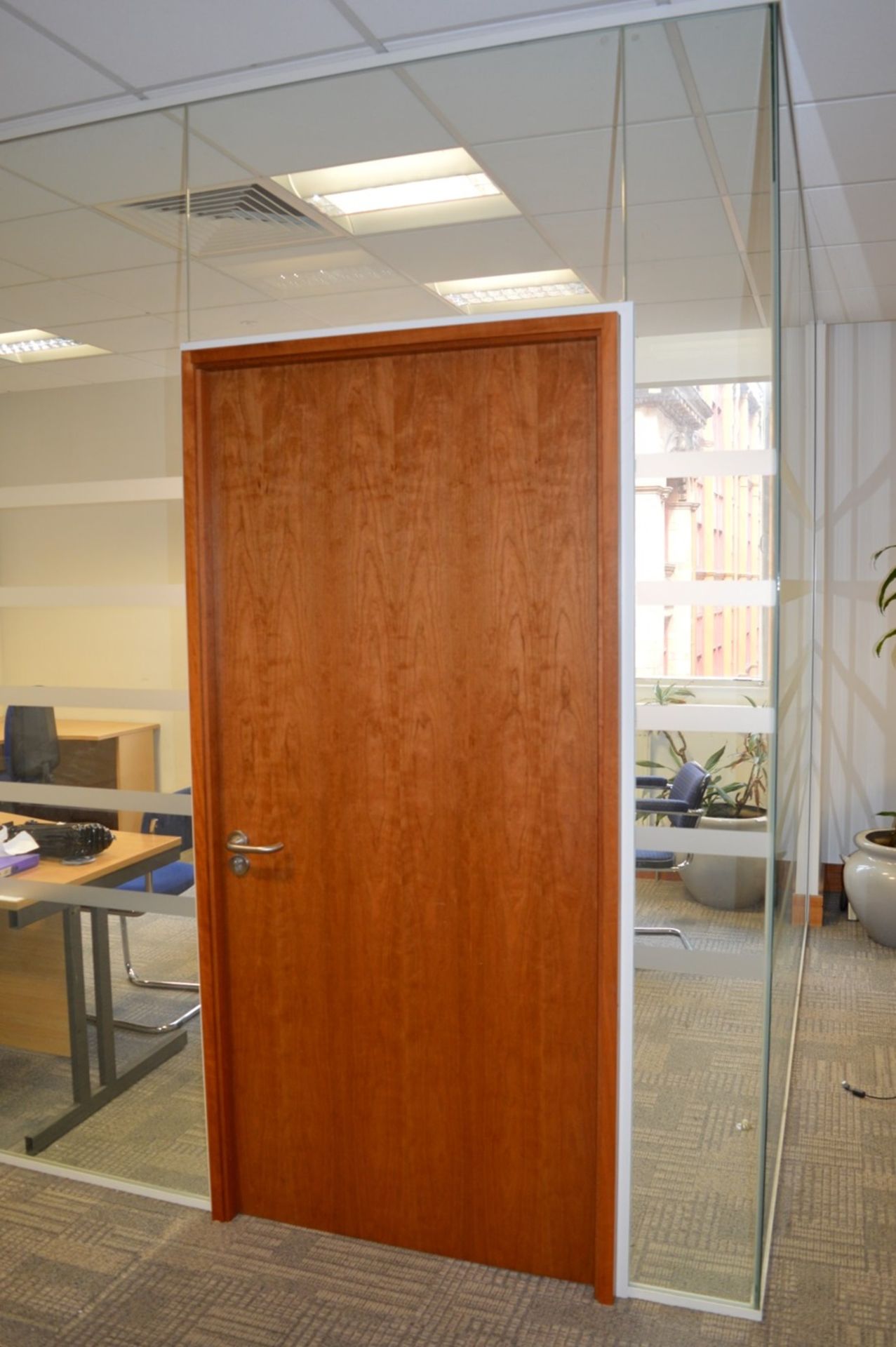 1 x Frameless Glass Partition Corner Office - Perfect For Creating a Contemporary Office Space in - Image 4 of 12