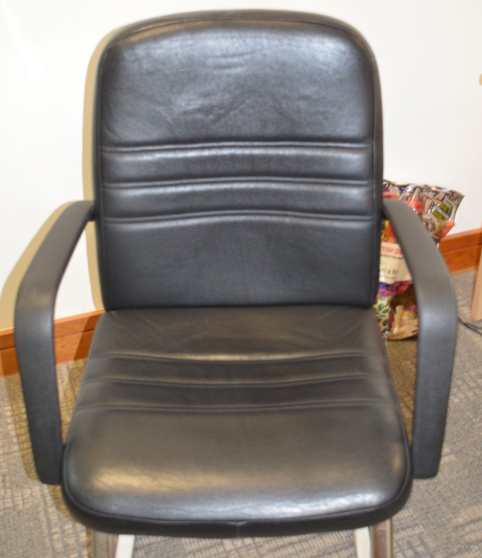 1 x Black Office Office Chair - Comfortable Design With Arm Rests and Chrome Base - Ref SB203 - - Image 3 of 4