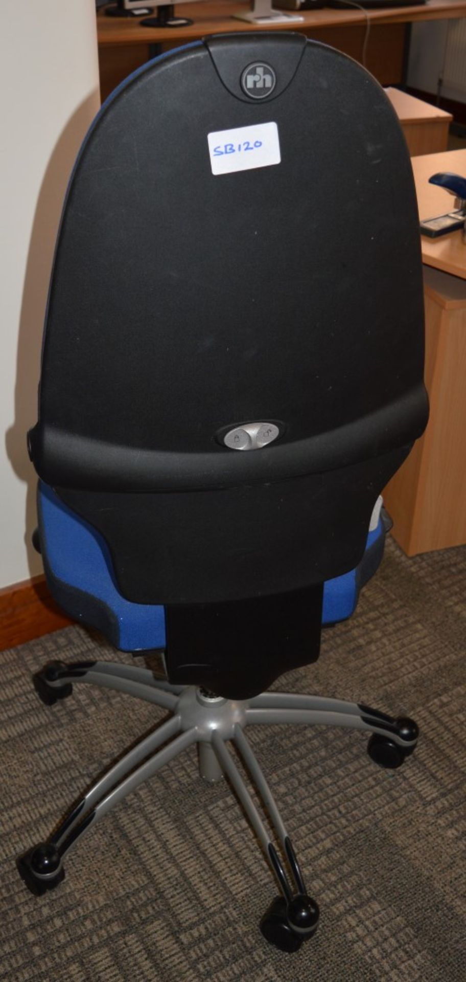 1 x RH Extend Ergonomic Office Chair - Promotes Active Sitting With Lumbar Support - High End Office - Image 3 of 4