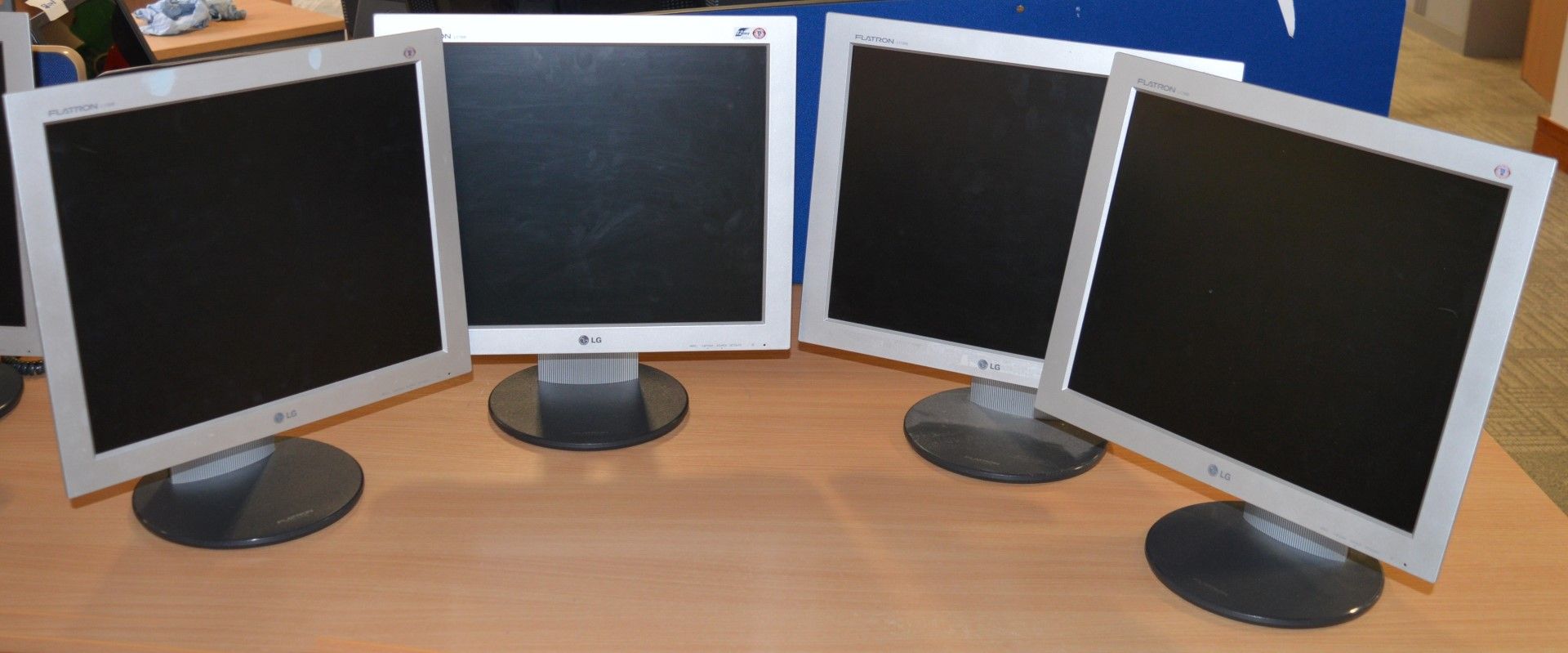 4 x LG Flatron L1730B Flatscreen TFT  Monitors - 17 Inch Screen Size - 1280 x 1024 Native Resolution