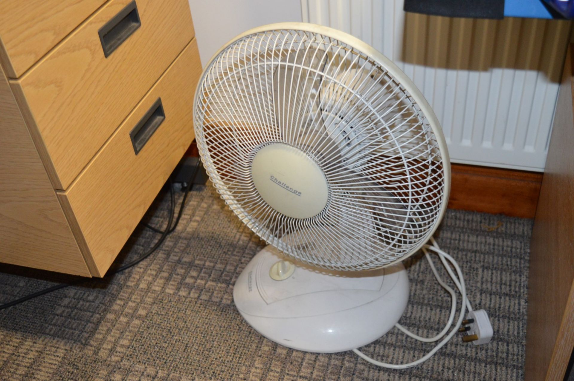 1 x Electric Heater Plus Desktop Fan - 240v - From Working Office Environment - Ref SB183 - - Image 2 of 3