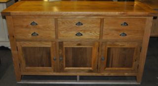 1 x 'Vermont' 3 Drawer & 3 Door Medium Oak Sideboard – Ex Display – Dimensions : 160x57x92cm – CH202