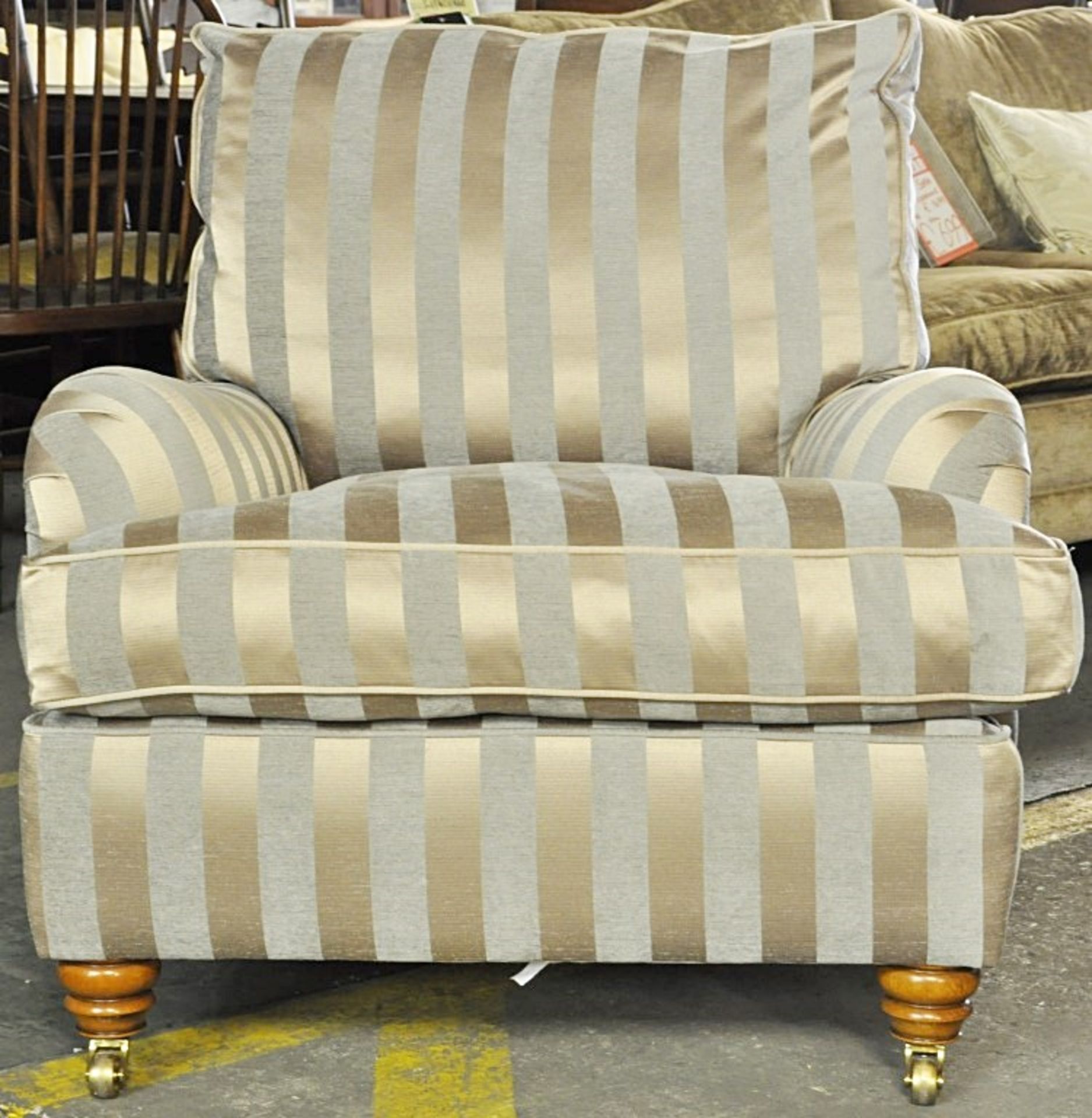 1 x Duresta Luxury 2 Seater Sofa Suite with Matching Chair – Comes in a Two Tone Stripe Pattern – - Image 3 of 3