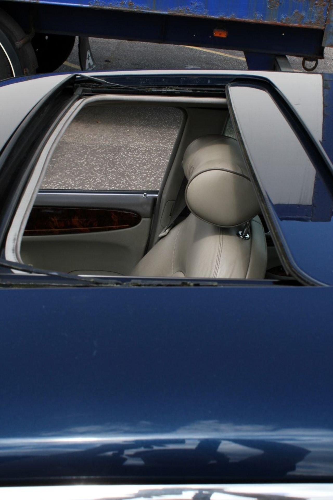 1 x Jaguar Daimler Super V8 Auto 4-Door Saloon - Year 2001 - Blue - Odometer Reading 122,520 - MOT - Image 76 of 77