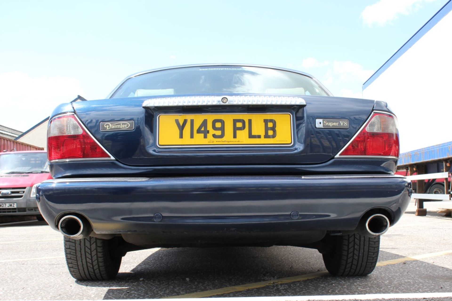 1 x Jaguar Daimler Super V8 Auto 4-Door Saloon - Year 2001 - Blue - Odometer Reading 122,520 - MOT - Image 9 of 77
