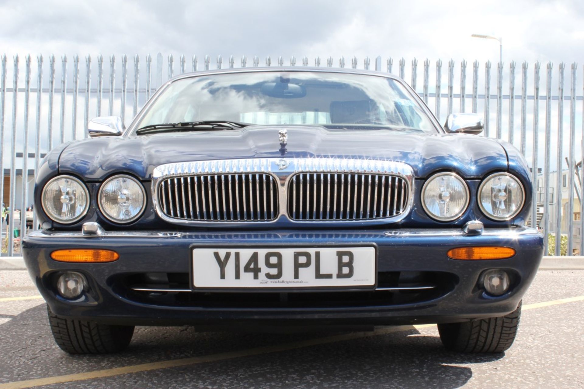 1 x Jaguar Daimler Super V8 Auto 4-Door Saloon - Year 2001 - Blue - Odometer Reading 122,520 - MOT - Image 6 of 77