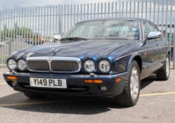 1 x Jaguar Daimler Super V8 Auto 4-Door Saloon - Year 2001 - Blue - Odometer Reading 122,520 - MOT