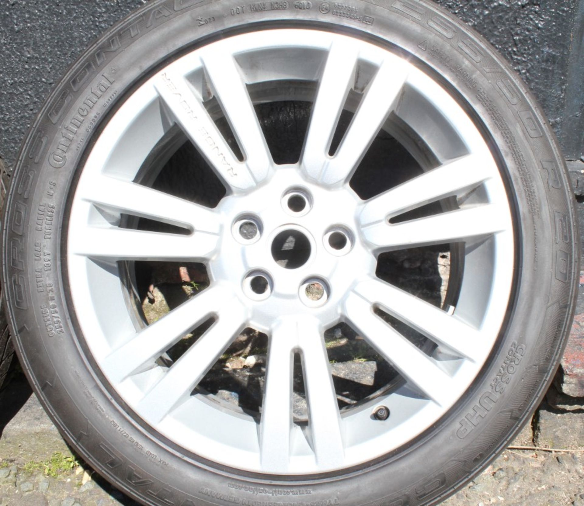 4 x Cross Contact UHP 4x4 Tyres By Continential (255/50 R20) With Range Rover Hubcaps - Pre-owned In - Image 2 of 6