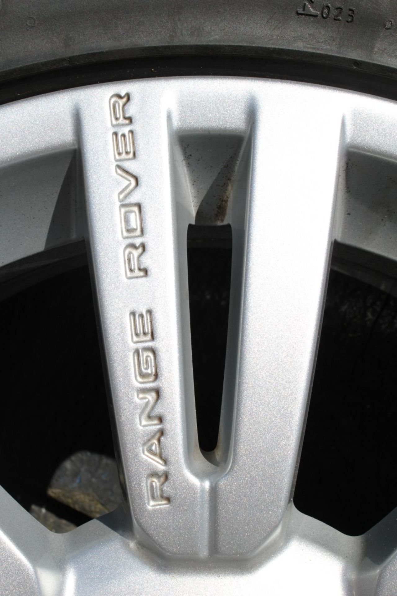 4 x Cross Contact UHP 4x4 Tyres By Continential (255/50 R20) With Range Rover Hubcaps - Pre-owned In - Image 3 of 6