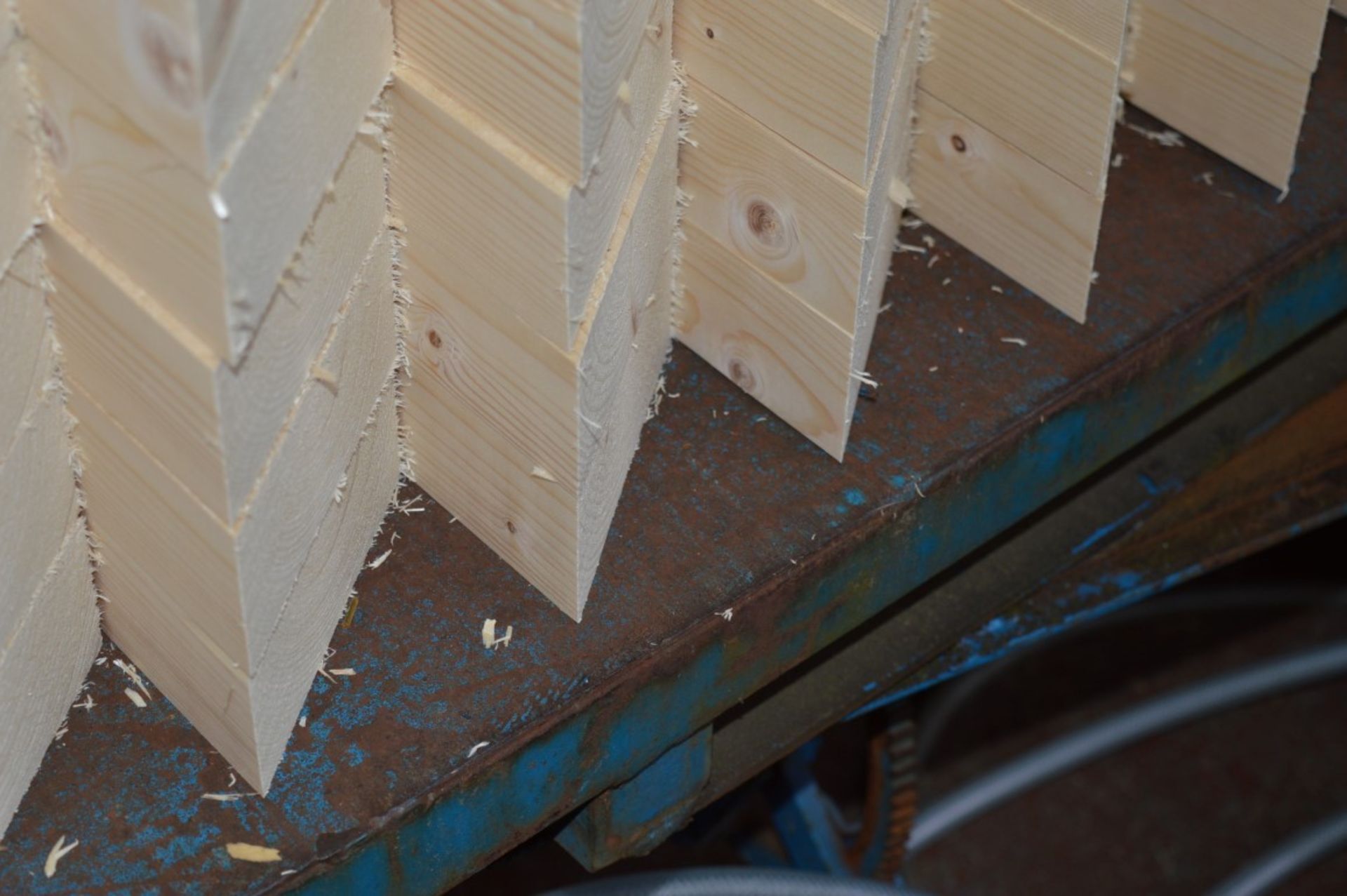 1 x Heavy Duty Turntable Trolley With Front Steering Axle, 40cm Wheels and 140x140cm Steel Bed - - Image 3 of 5