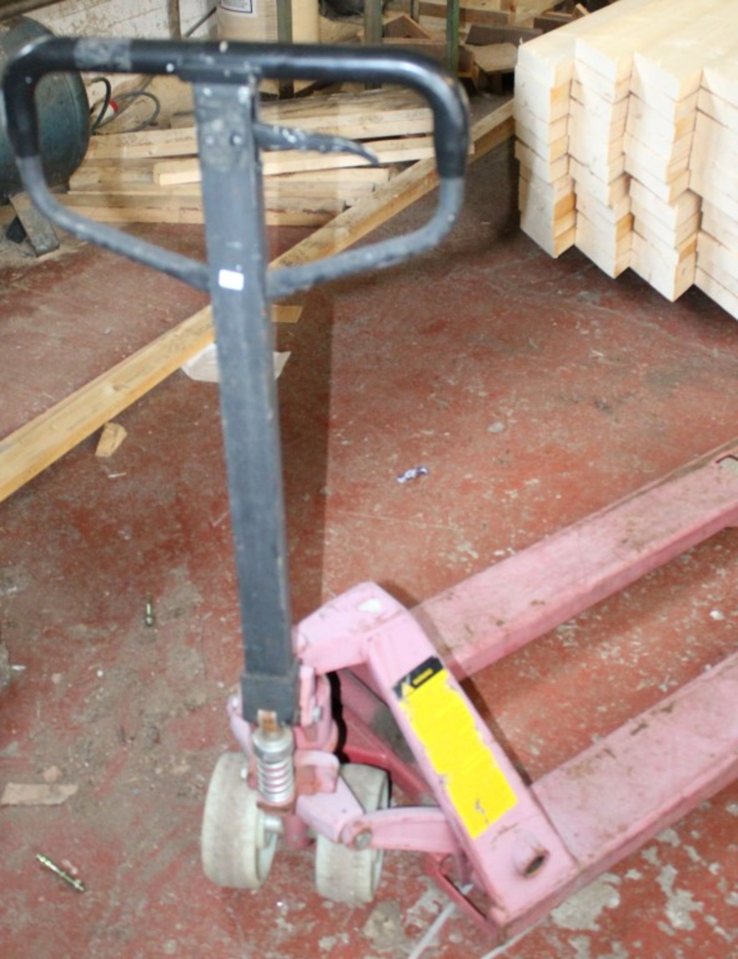 1 x Warrior Pallet Pump Truck - 2500kg Capacity - CL151 - Ref R018 - Location: Manchester - Image 2 of 3